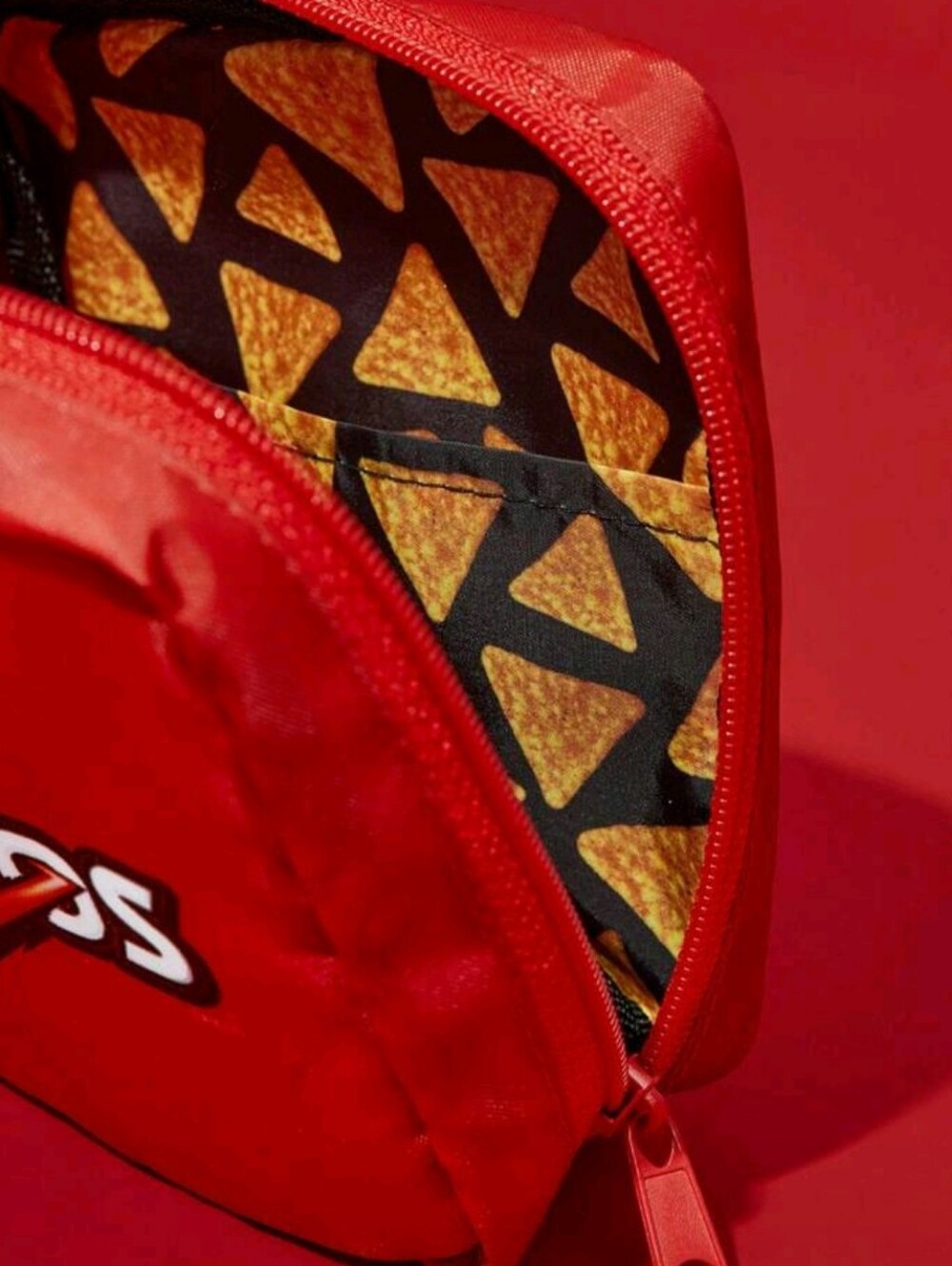 NIP: Doritos Red Logo Cube Pouch - Picture 4 of 5